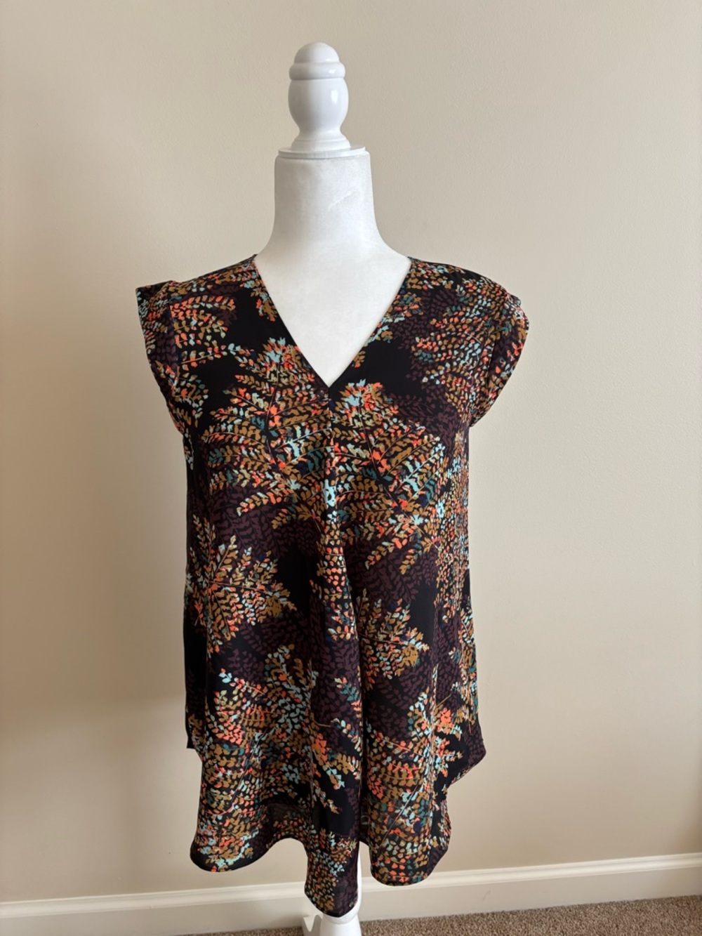 The Limited Black V-Neck Cap-Sleeve Floral Blouse
